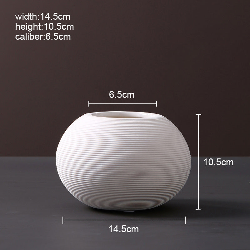 Modern Nordic table vase for fresh and dried flowers
